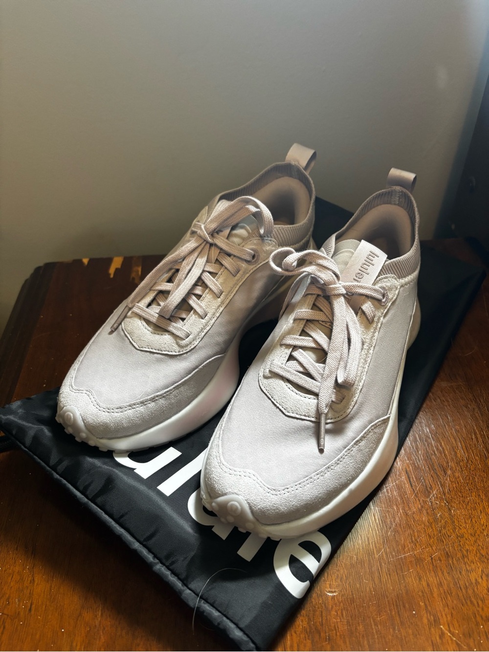 Women’s cross city sneaker 8.5